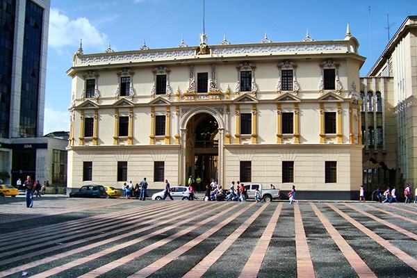 Autorización para cambio de sede de un establecimiento educativo en Caldas